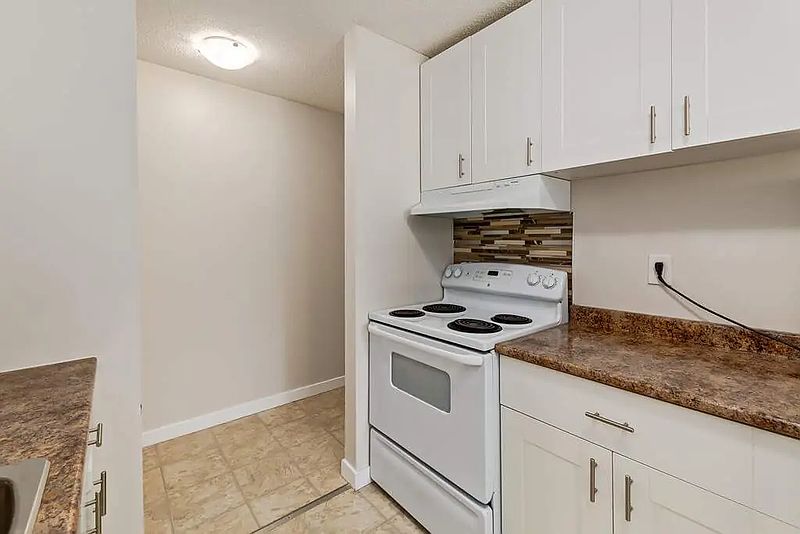 Edmonton Apartment for rent - 2 Bedrooms — photo 12