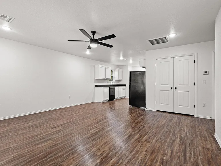 407 E Jones St #407 — Photo 2