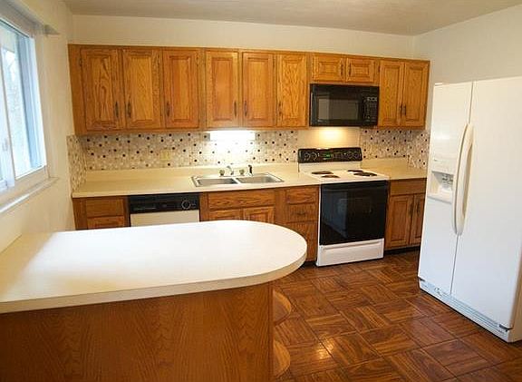 5th image of 11610 Burgess Ave