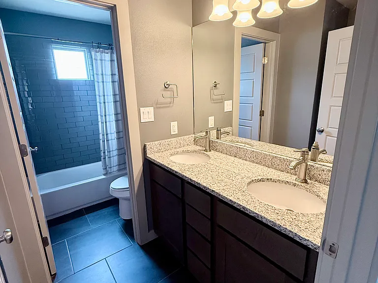 5300 Samuel Huston Ave #B — Photo 31