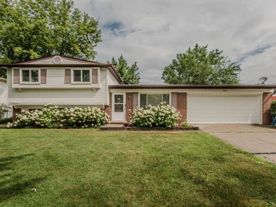 5840 Pontiac Lake Rd, Waterford, MI, 48327