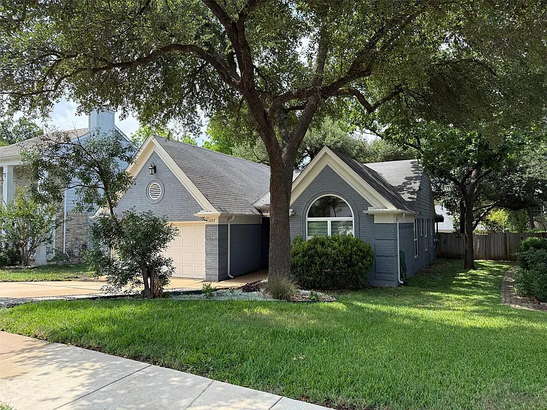 1107 Hatteras Dr — Photo 2