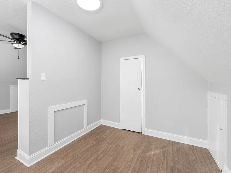 221 N Elizabeth St #3 — Photo 5