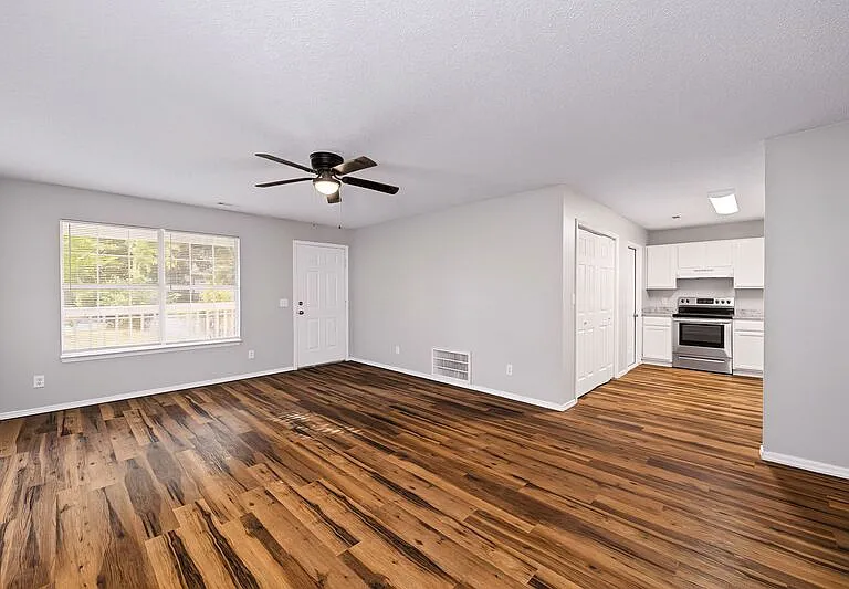 302 Parkcrest Dr — Photo 15