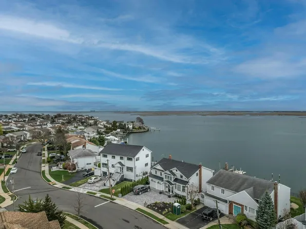 2959 Clubhouse Road, Merrick, NY 11566