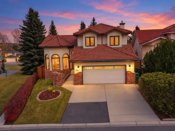 53 W Santana Mnr NW, Calgary, AB T3K 3M4