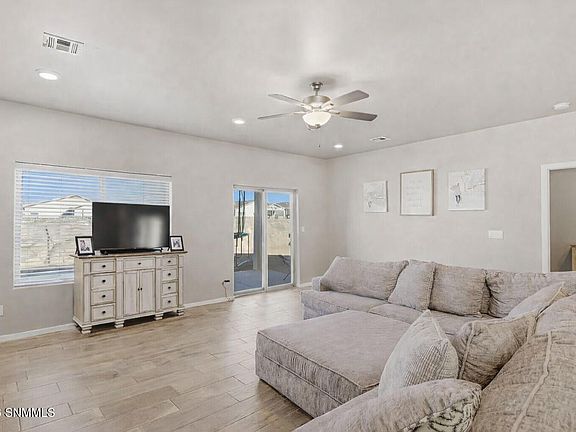 3rd image of 3933 Santa Sophia Rd