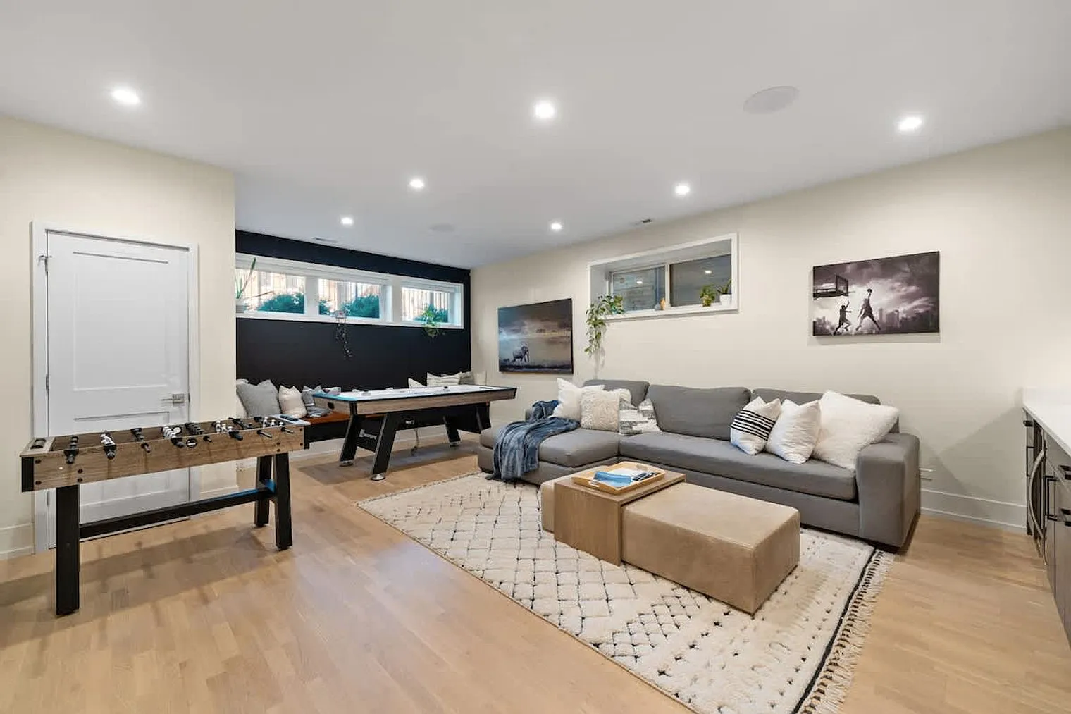 5 bed, 3.0 bath, 3993 sqft, $13,368 — Photo 1