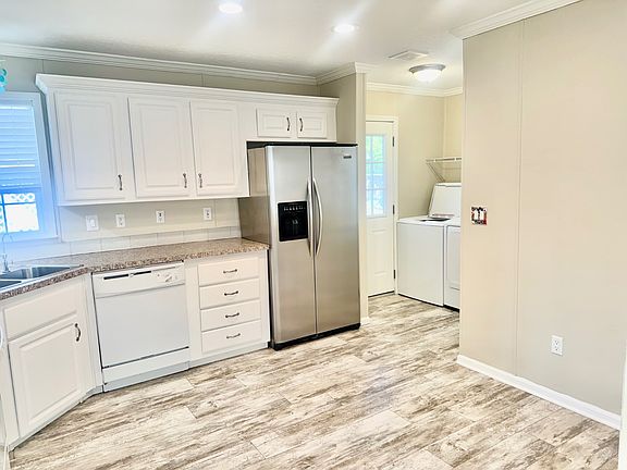 4th image of 799 E Klosterman Rd #26