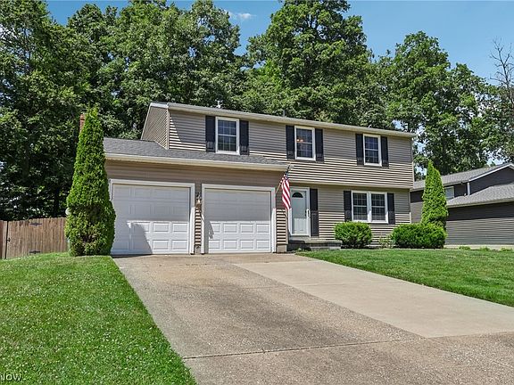3rd image of 877 Laurel Glens Dr