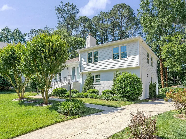 5600 Laniel Ct — Photo 2
