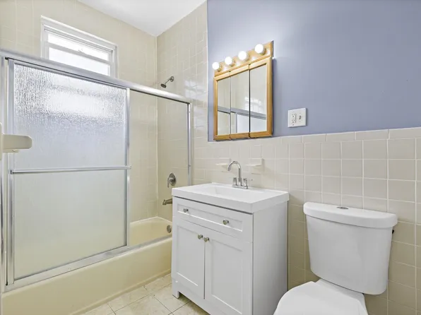 209 Danforth Avenue image 9 of 15