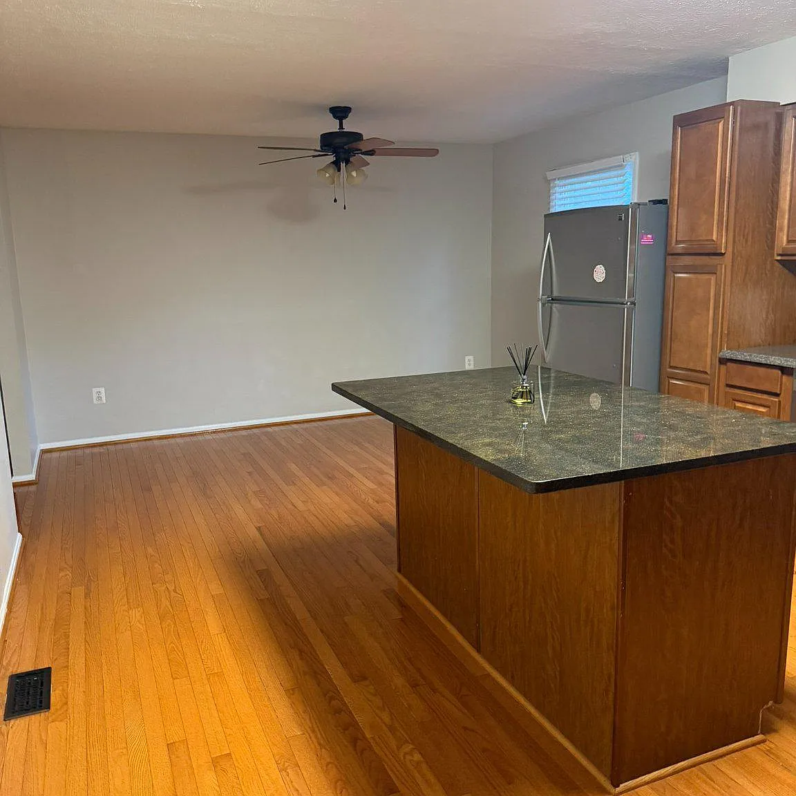 4 bed, 3.5 bath, 2652 sqft, $3,400 — Photo 4
