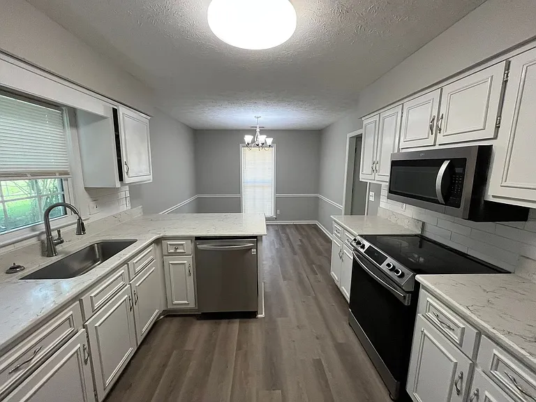 4310 Hart St — Photo 6