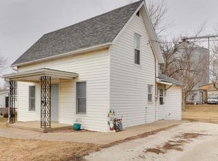 102 W 1st St, Gridley, IL 61744