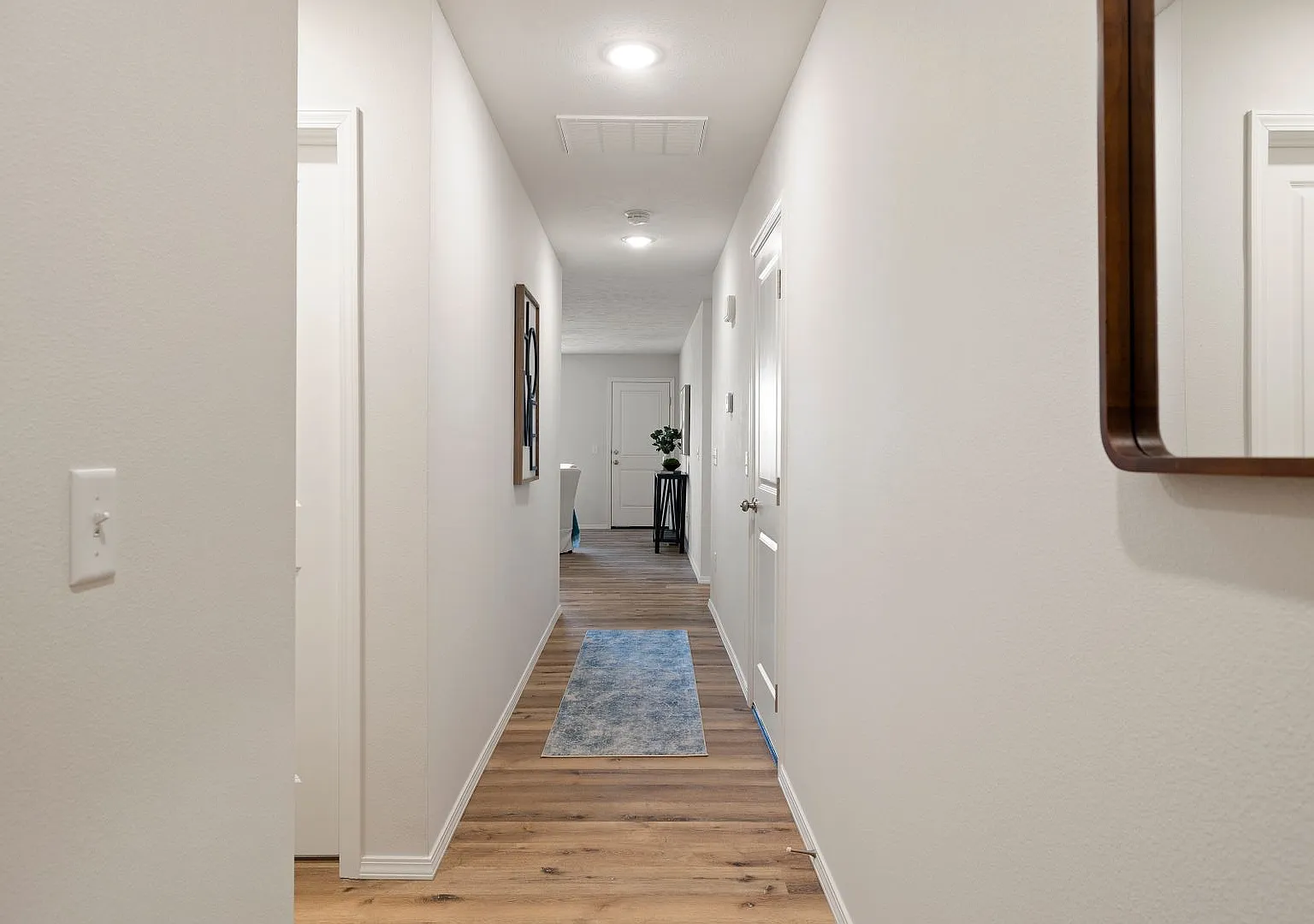 Newly built 3 bedroom duplex-Westbury Gardens with a fully fenced in yard! — Photo 1