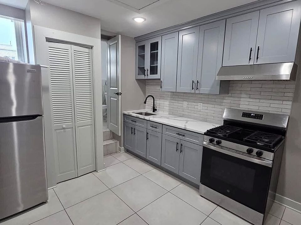 1st image of 25 Nichols St Floor 1