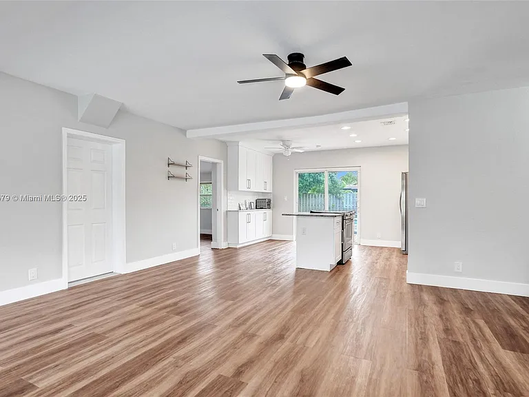 2281 SW 15th St — Photo 20