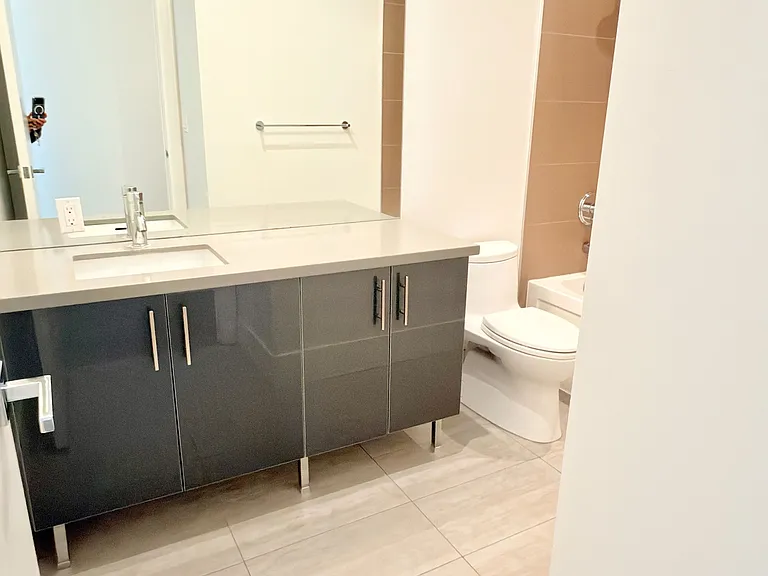 29 Queens Quay E #1026 — Photo 9