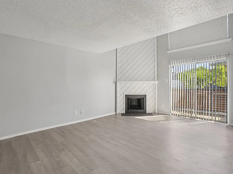 Don't Miss Out Biltmore Homes Leasing Fast — Photo 99