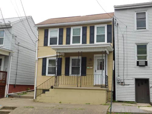 421 Moore St Photo 1