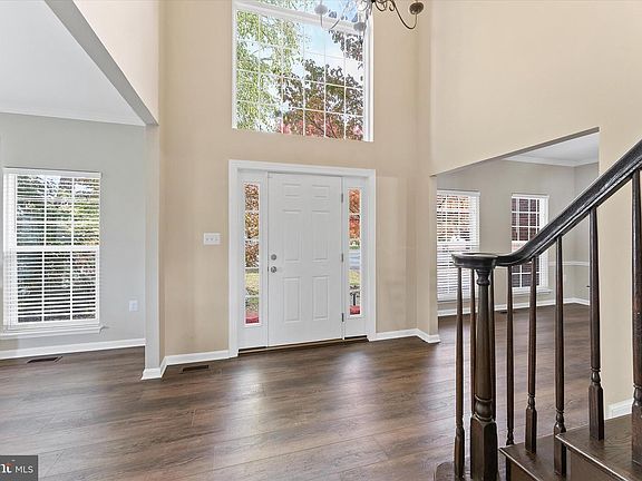 4th image of 913 Strawberry Ct