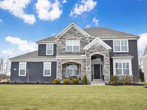 6374 Forest Edge Dr, Hudson, OH 44236