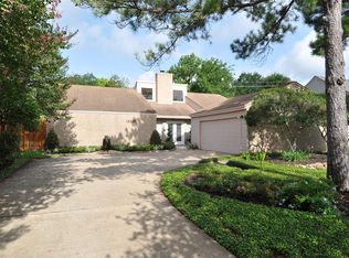 12335 Meadow Lake Dr, Houston, TX 77077