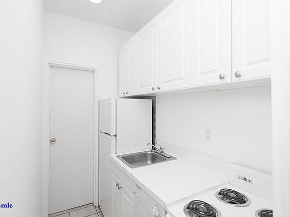 4th image of 216 E 83rd St APT 5A