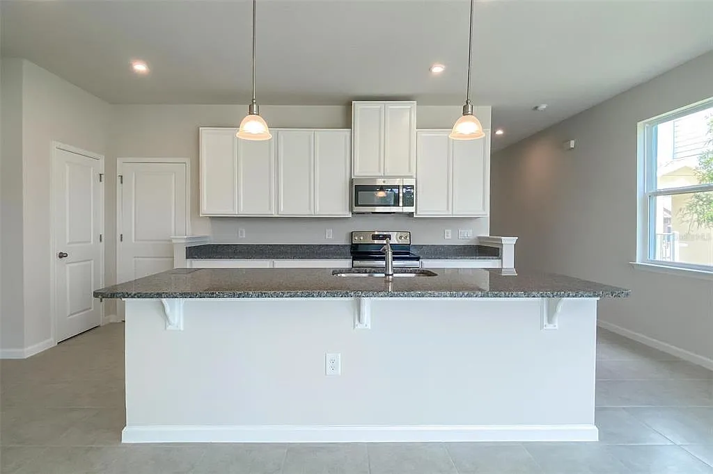 3 bed, 2.5 bath, 1771 sqft, $2,250 — Photo 4