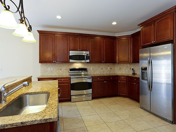 2nd image of 18 Rosemary Ct