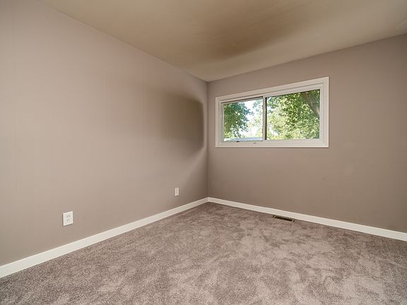5th image of 5915 Roanoke St