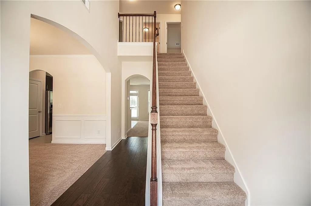 5 bed, 3.0 bath, 2800 sqft, $3,000 — Photo 4