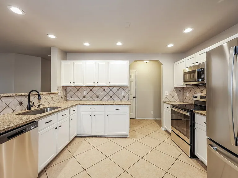 12814 Capri — Photo 8