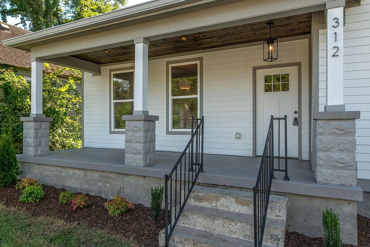 3 bed, 2.5 bath, 1450 sqft, $3,050 — Photo 2
