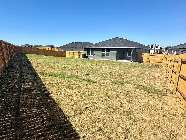 169 Gablynn Cv — Photo 8