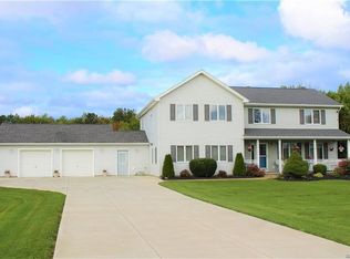 6168 Smith Rd, Hamburg, NY 14075