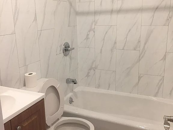 5th image of 16019 Grand Central Pkwy #1FL