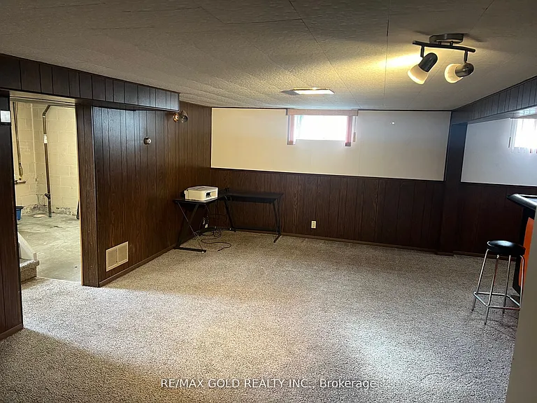 979 Wellington St — Photo 24