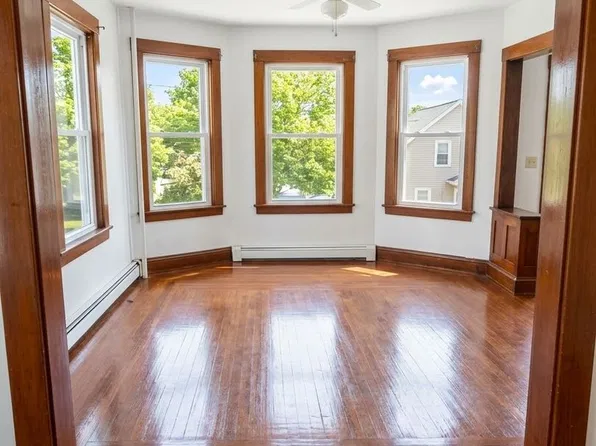 56 Foster St, Manchester, CT 06040
