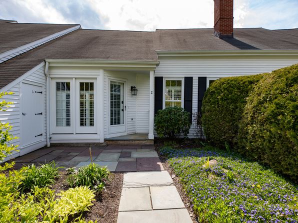 2 Emerson Ct