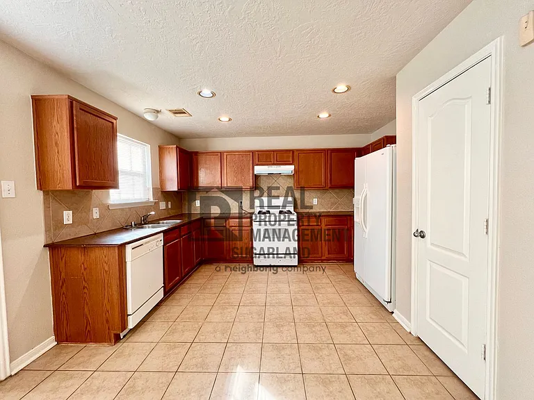 2706 Skyview Downs Dr — Photo 10