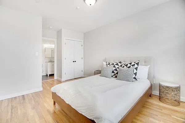 Rented by EXR | media 10