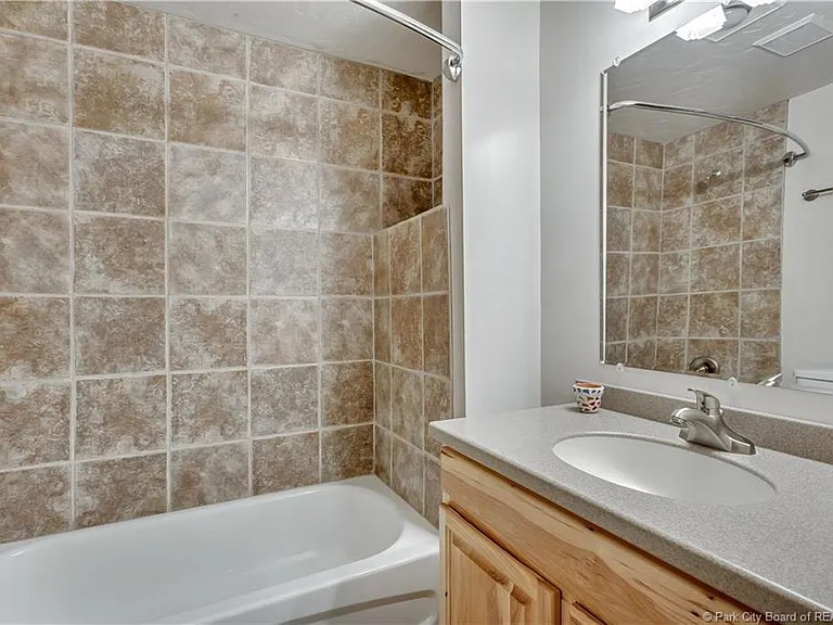 430 Parkview Dr — Photo 15
