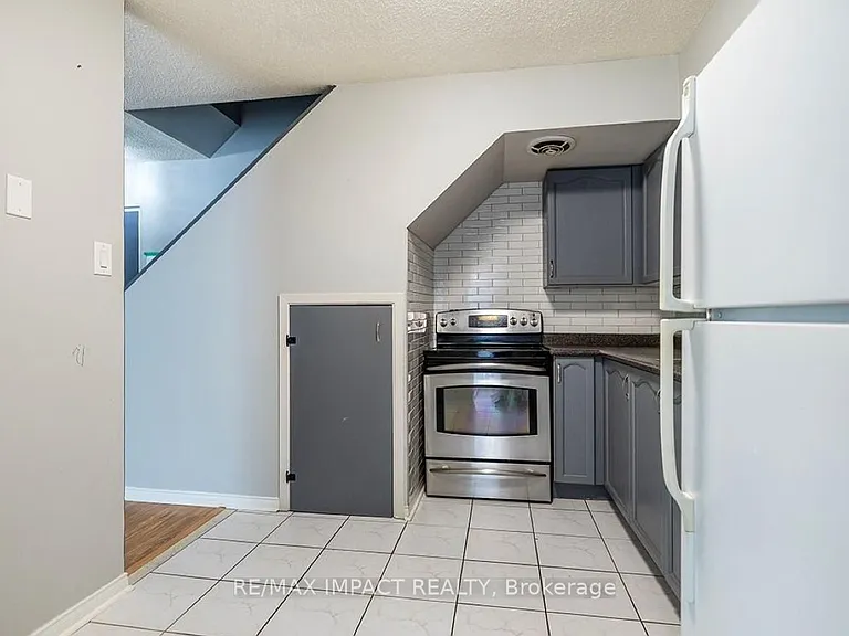 454 Centre St S #108 — Photo 6