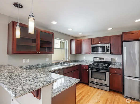 5260 Brooklyn Avenue NE, Seattle, WA 98105