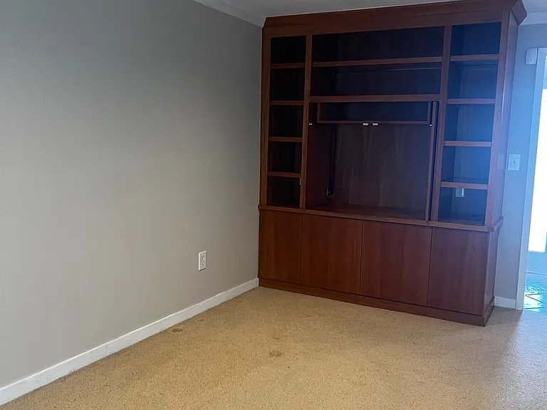 43 Lydia Ln — Photo 5