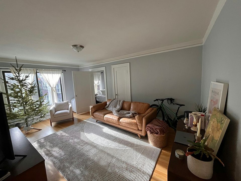 1st image of 532 Belmont Ave E #307