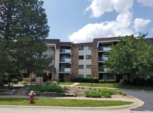 3300 N Carriageway Dr, Arlington Heights, IL 60004
