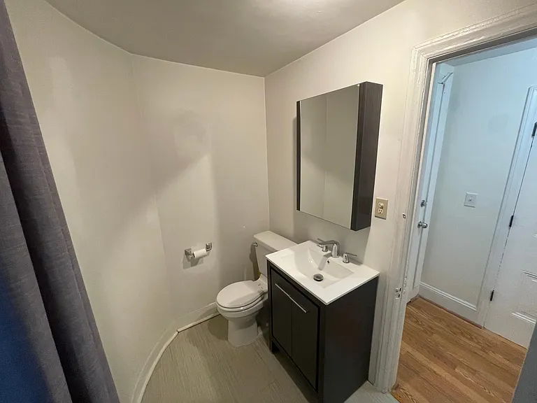 421 S 8th St #1R — Photo 6